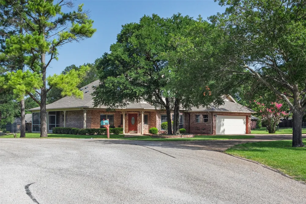 6402 Parlange Court Granbury, TX 76049
