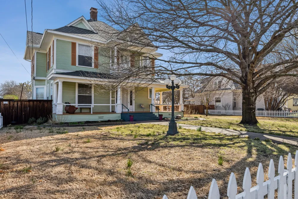819 S Crockett Street Sherman, TX 75090