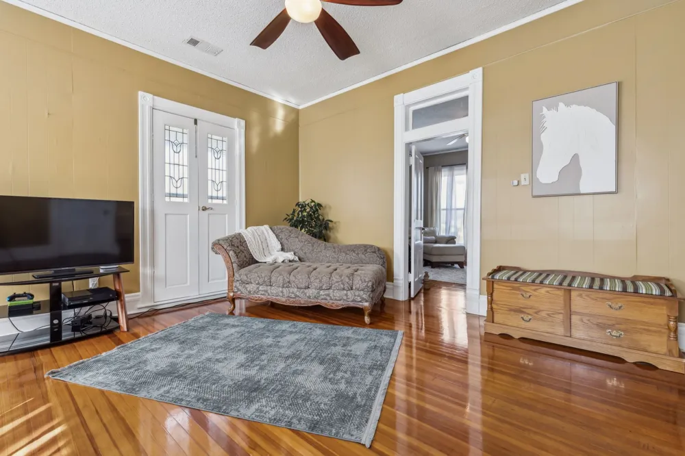 819 S Crockett Street Sherman, TX 75090