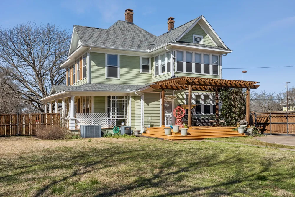 819 S Crockett Street Sherman, TX 75090