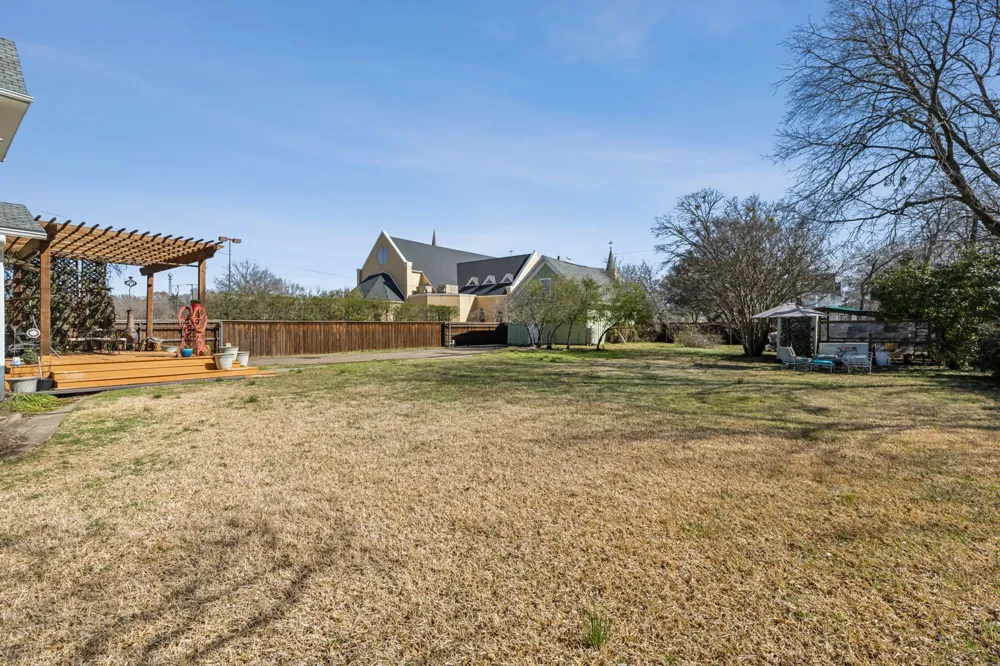 819 S Crockett Street Sherman, TX 75090