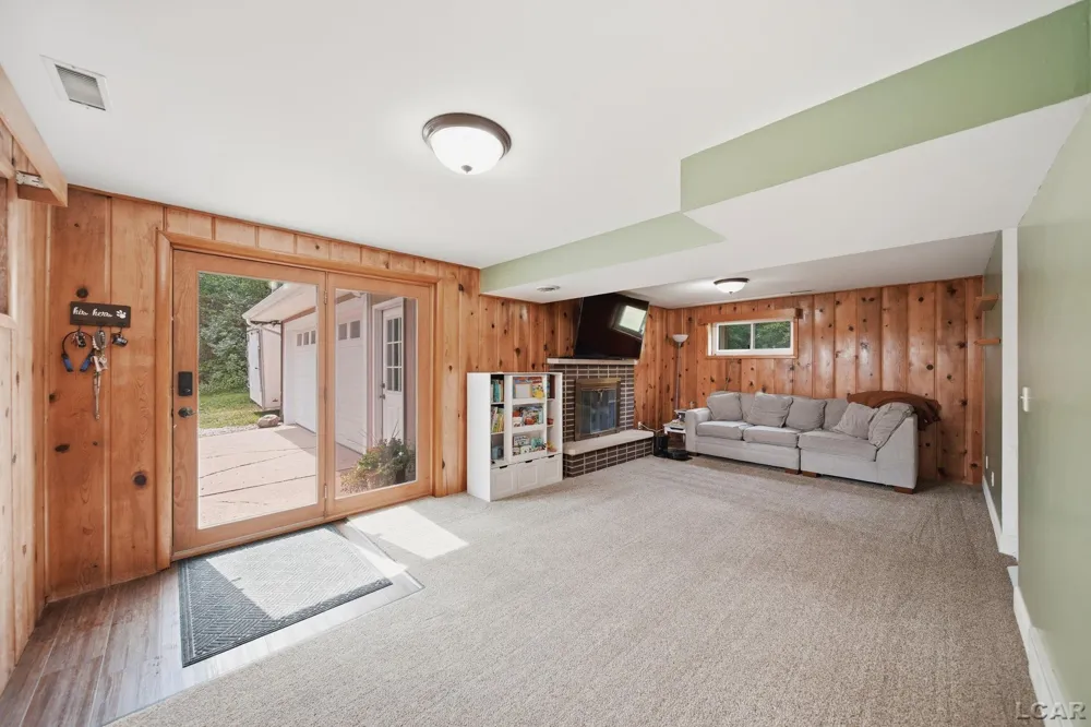 400 Willow Lake Road Addison Village, MI 49220