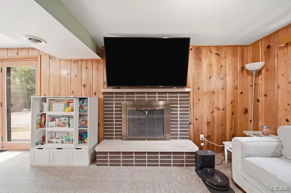 400 Willow Lake Road Addison Village, MI 49220