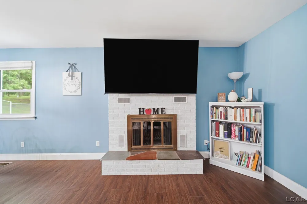 400 Willow Lake Road Addison Village, MI 49220