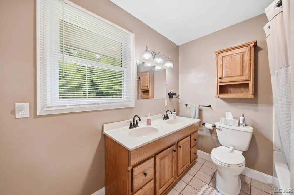 400 Willow Lake Road Addison Village, MI 49220