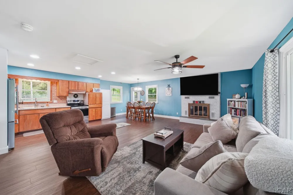 400 Willow Lake Road Addison Village, MI 49220