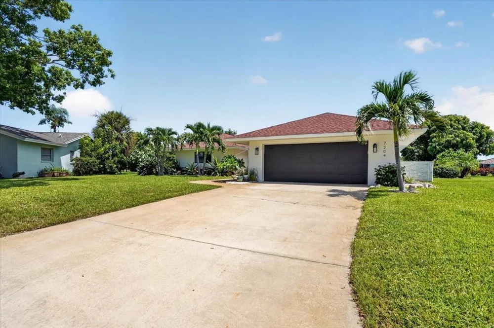 7204 13TH AVENUE W Bradenton, FL 34209