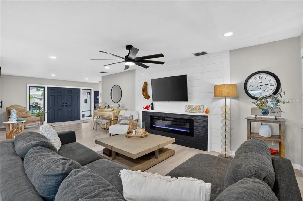 7204 13TH AVENUE W Bradenton, FL 34209