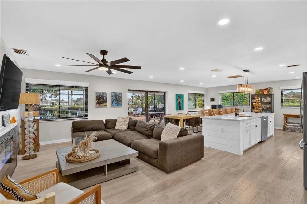 7204 13TH AVENUE W Bradenton, FL 34209