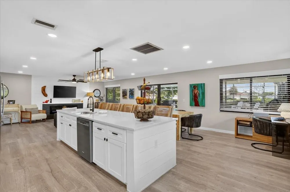 7204 13TH AVENUE W Bradenton, FL 34209