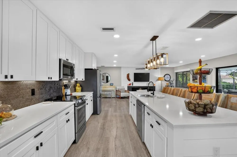 7204 13TH AVENUE W Bradenton, FL 34209