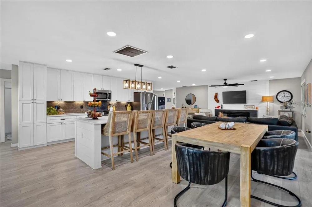 7204 13TH AVENUE W Bradenton, FL 34209