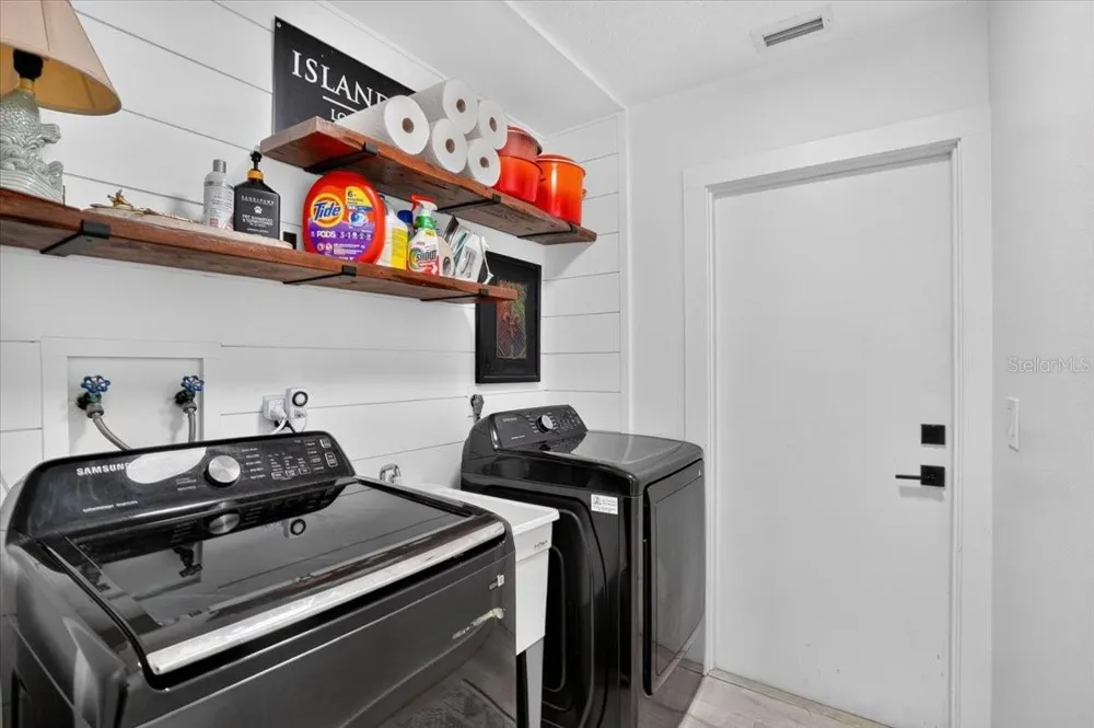 7204 13TH AVENUE W Bradenton, FL 34209
