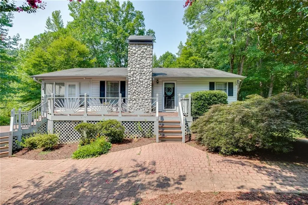 215 Heath Cove Lavonia, GA 30553