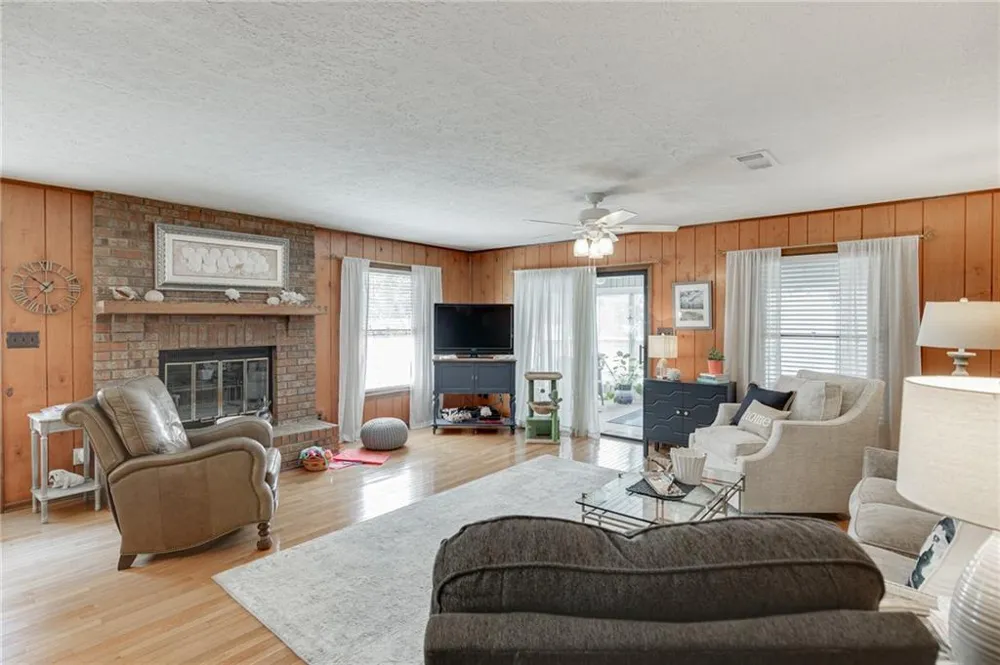 215 Heath Cove Lavonia, GA 30553