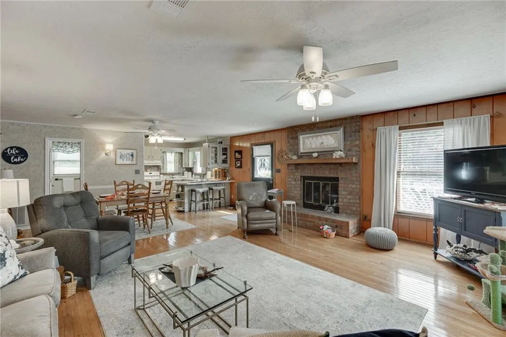 215 Heath Cove Lavonia, GA 30553