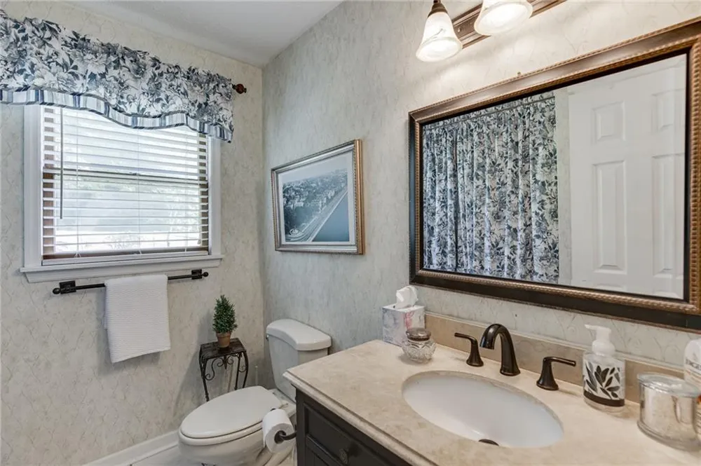 215 Heath Cove Lavonia, GA 30553