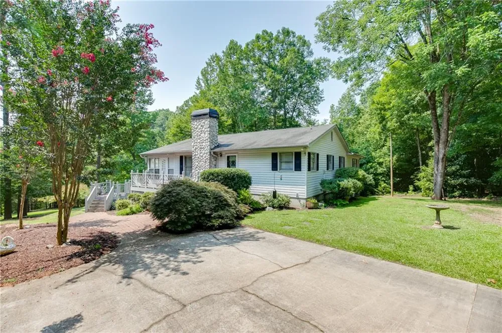 215 Heath Cove Lavonia, GA 30553