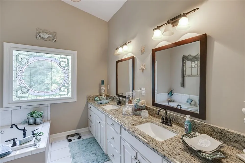 215 Heath Cove Lavonia, GA 30553