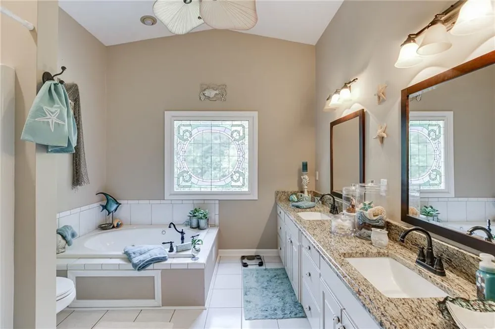 215 Heath Cove Lavonia, GA 30553