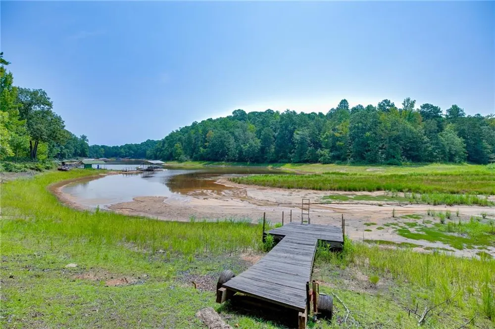 215 Heath Cove Lavonia, GA 30553