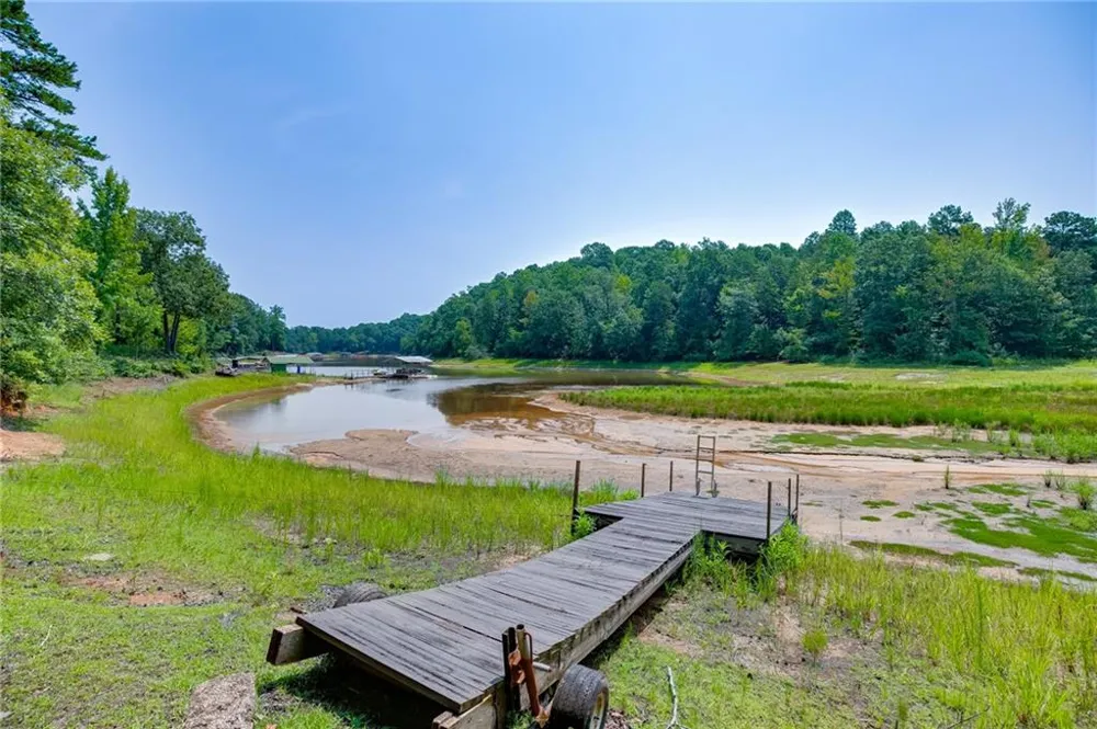 215 Heath Cove Lavonia, GA 30553