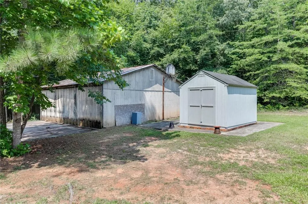 215 Heath Cove Lavonia, GA 30553