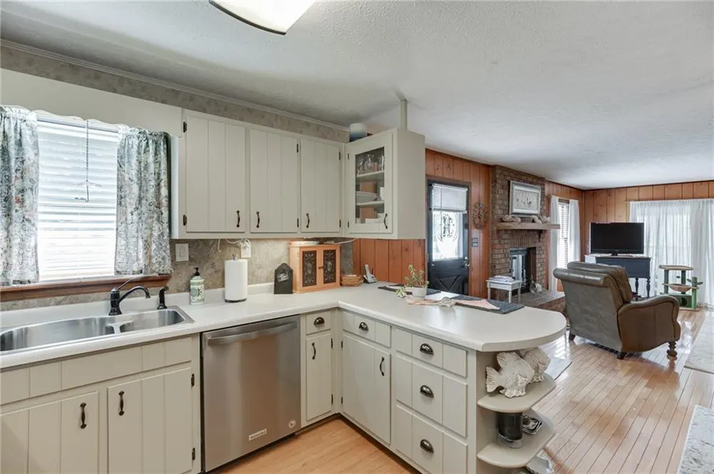 215 Heath Cove Lavonia, GA 30553