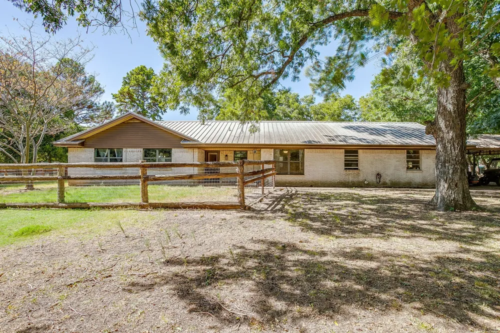 1377 E Gibtown Road Poolville, TX 76487