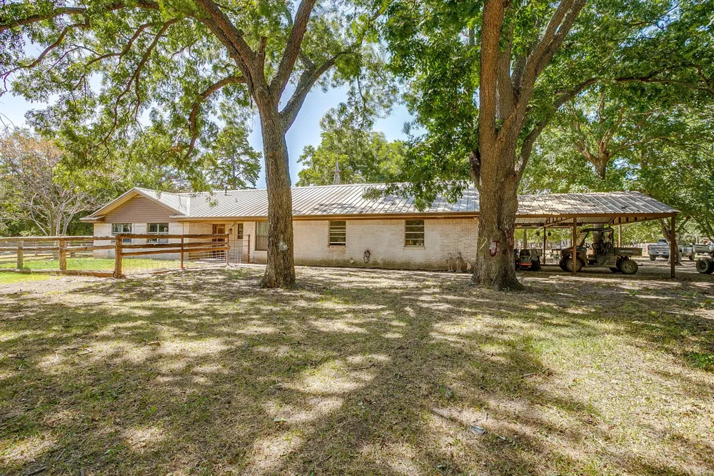 1377 E Gibtown Road Poolville, TX 76487