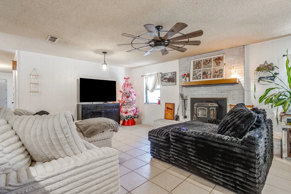 1377 E Gibtown Road Poolville, TX 76487
