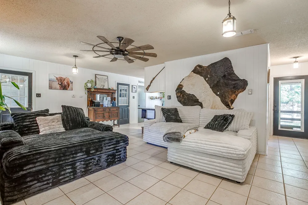 1377 E Gibtown Road Poolville, TX 76487