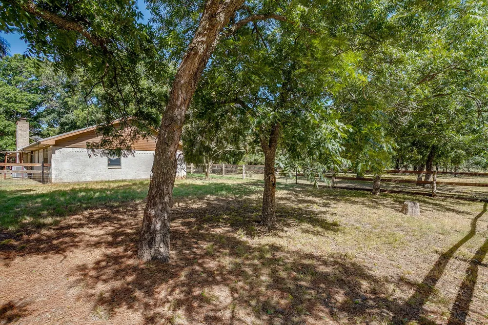 1377 E Gibtown Road Poolville, TX 76487