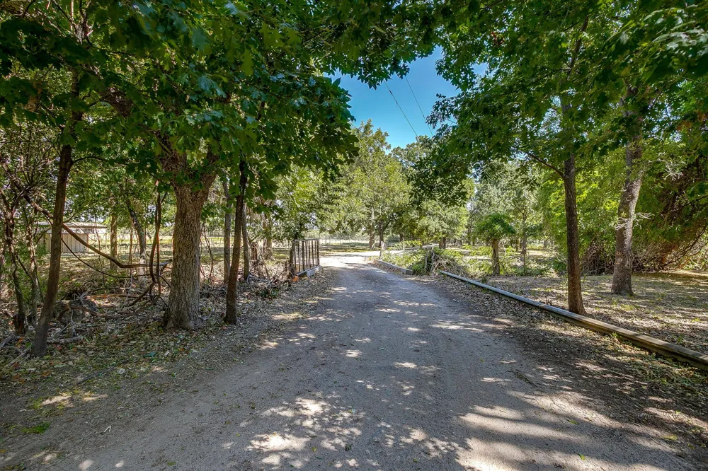 1377 E Gibtown Road Poolville, TX 76487