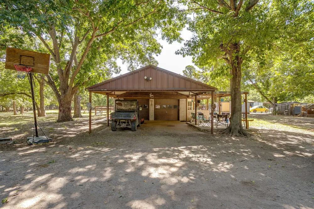 1377 E Gibtown Road Poolville, TX 76487