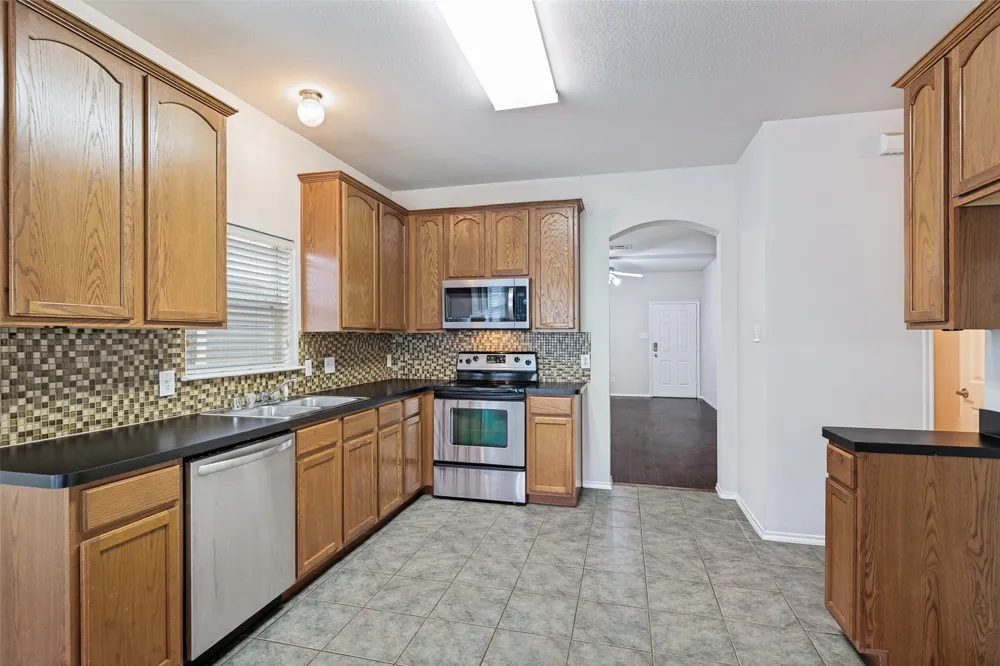 10249 Nantucket Drive Providence Village, TX 76227