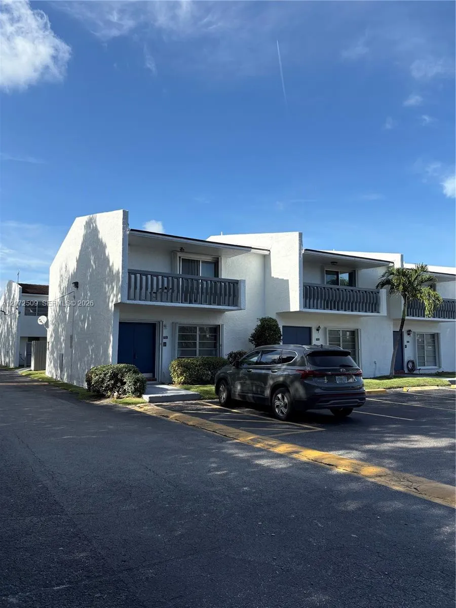 17180 SW 94th Ave #701 Palmetto Bay, FL 33157