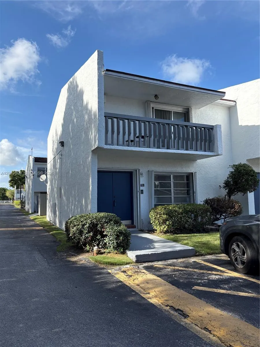 17180 SW 94th Ave #701 Palmetto Bay, FL 33157