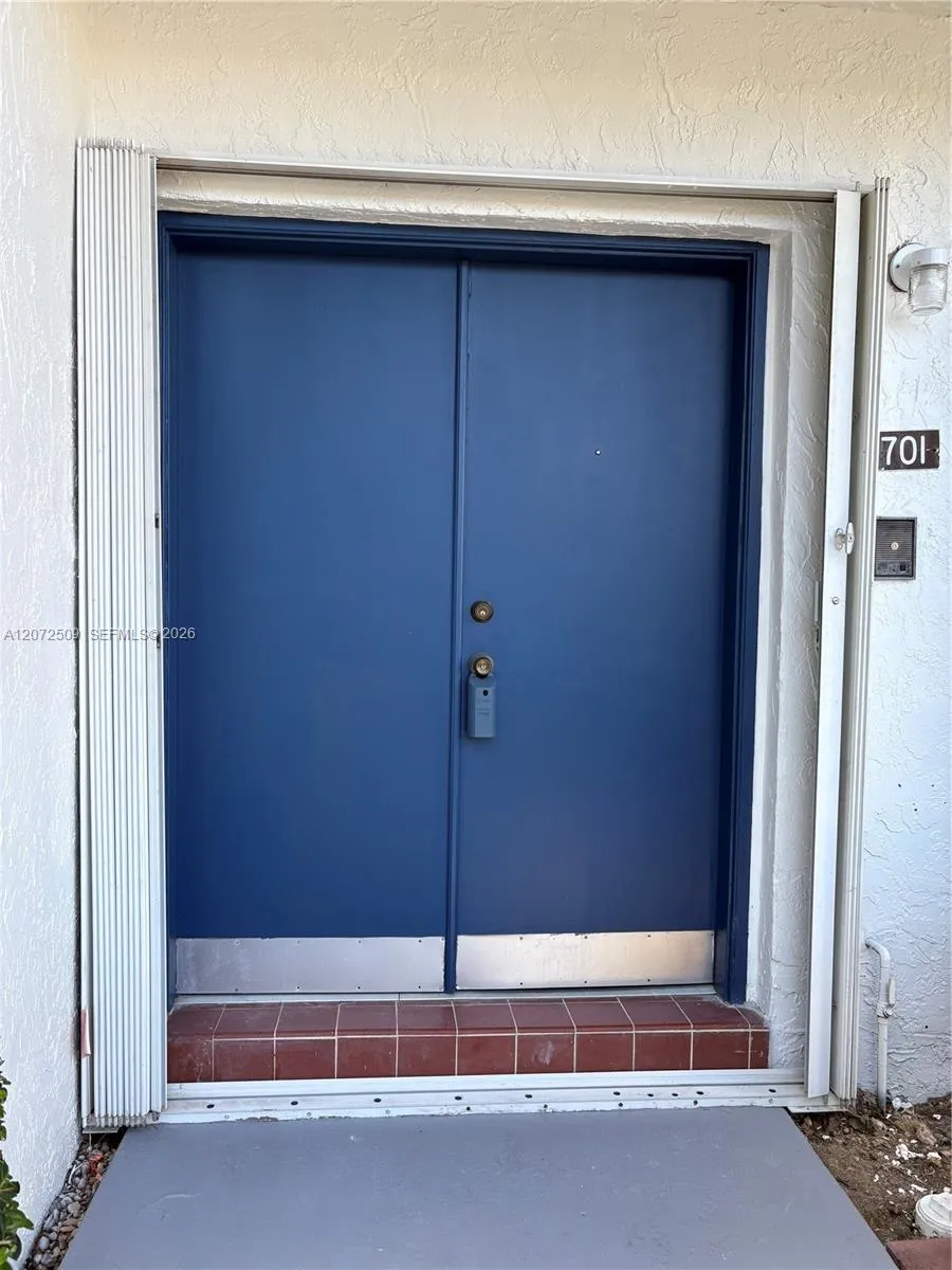 17180 SW 94th Ave #701 Palmetto Bay, FL 33157