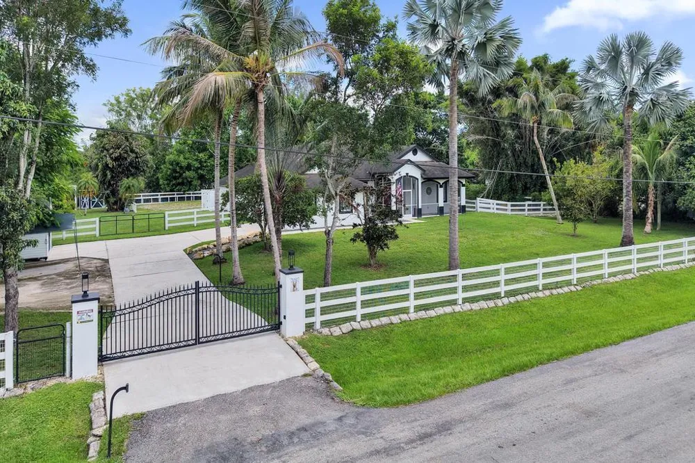 16137 E Aintree Drive Loxahatchee, FL 33470