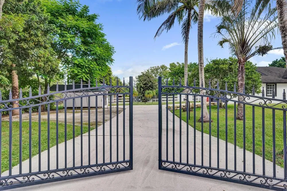 16137 E Aintree Drive Loxahatchee, FL 33470