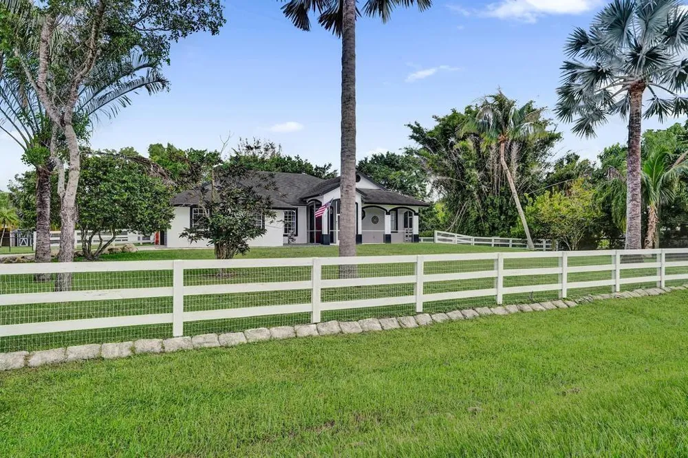 16137 E Aintree Drive Loxahatchee, FL 33470