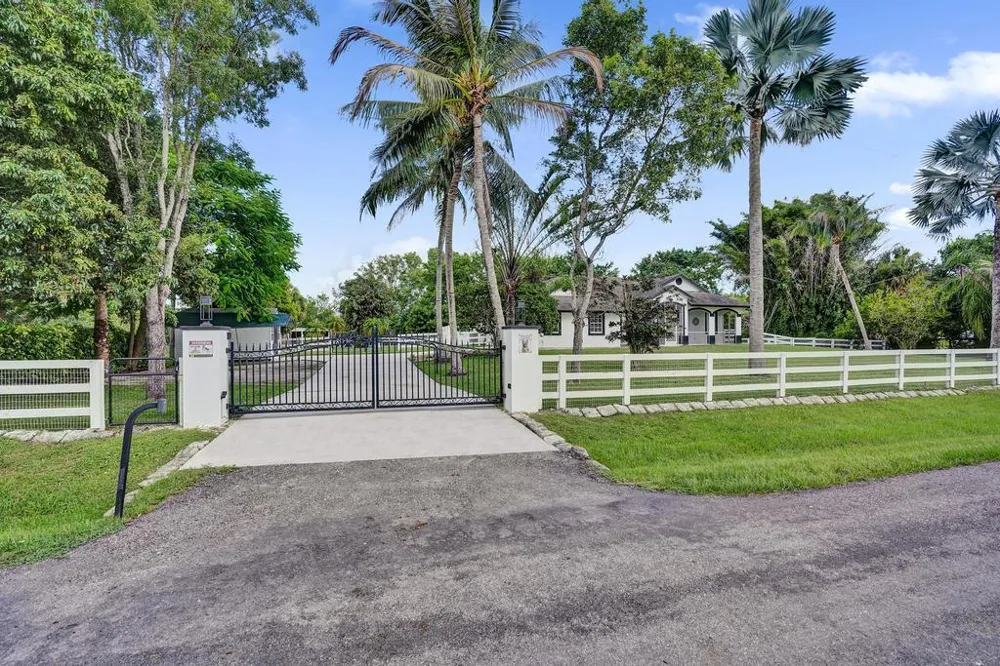 16137 E Aintree Drive Loxahatchee, FL 33470