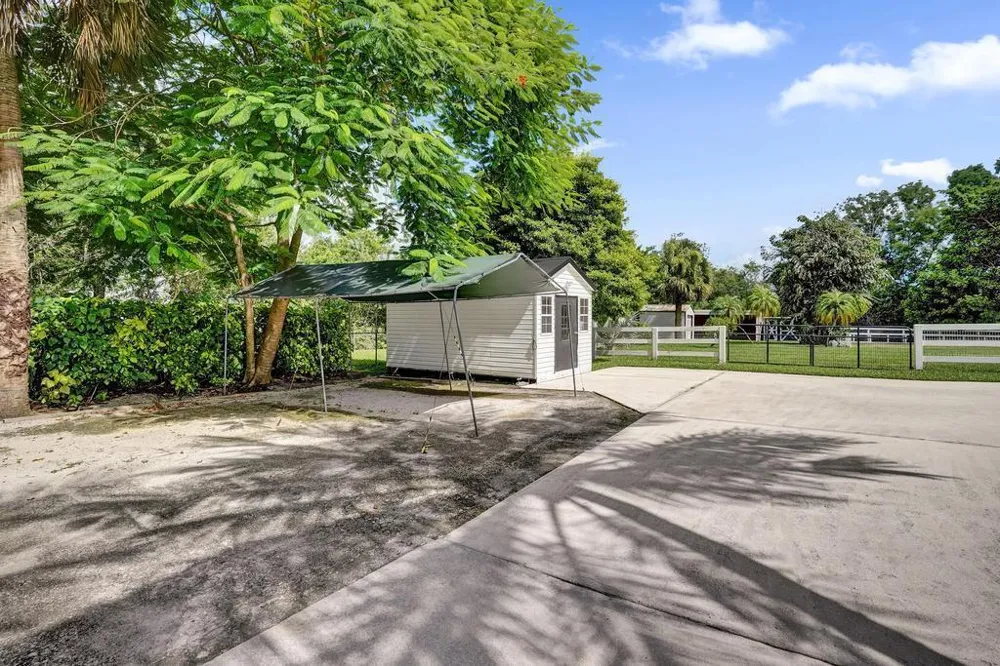 16137 E Aintree Drive Loxahatchee, FL 33470