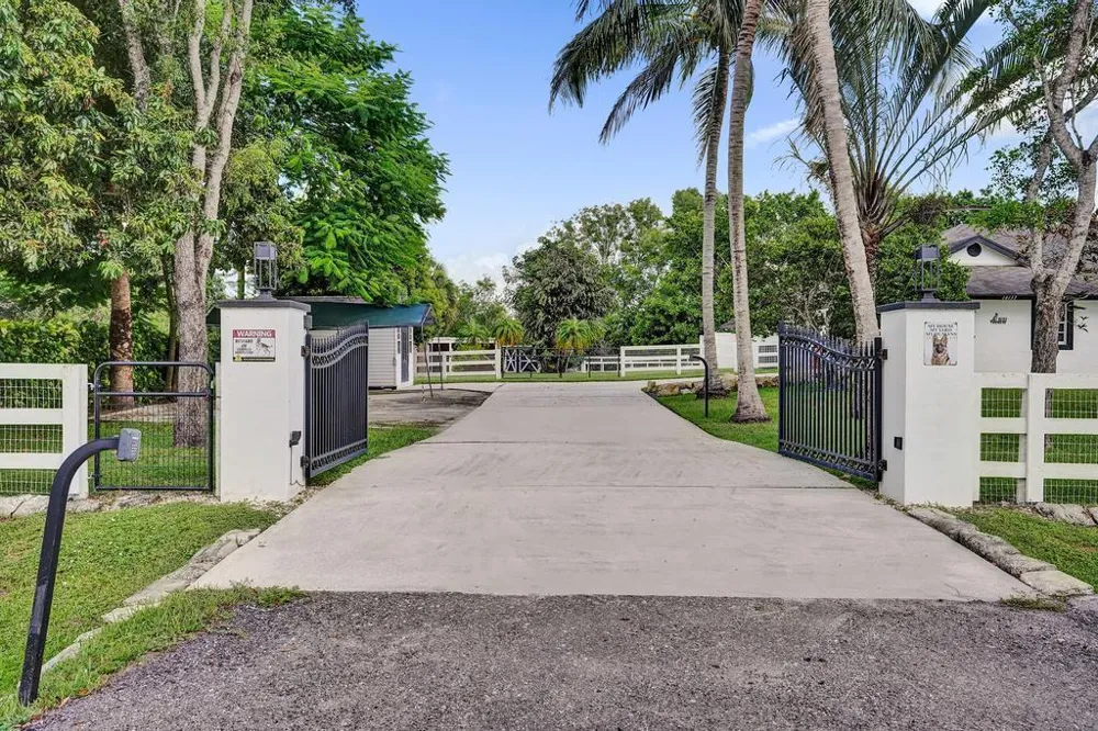 16137 E Aintree Drive Loxahatchee, FL 33470