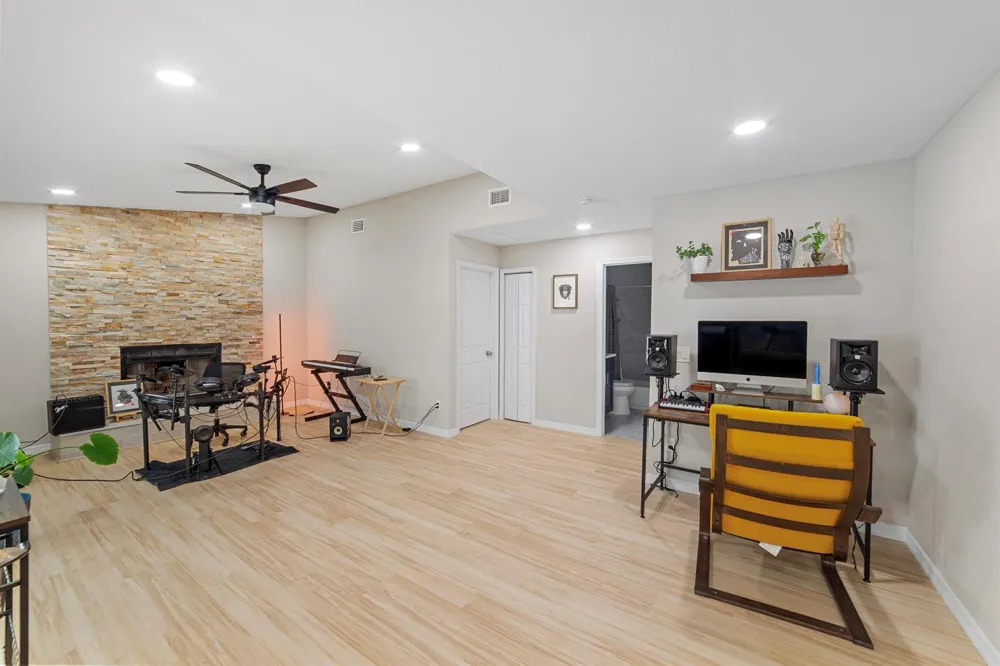 1003 RED OAK CIRCLE Brandon, FL 33511