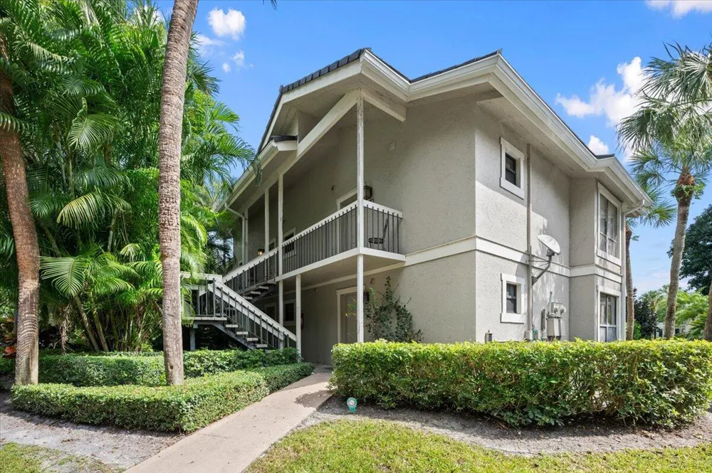 11863 Wimbledon Circle #543 Wellington, FL 33414