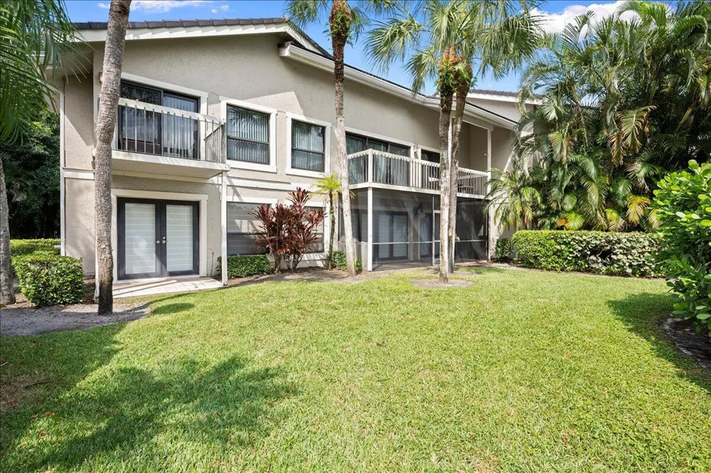 11863 Wimbledon Circle #543 Wellington, FL 33414
