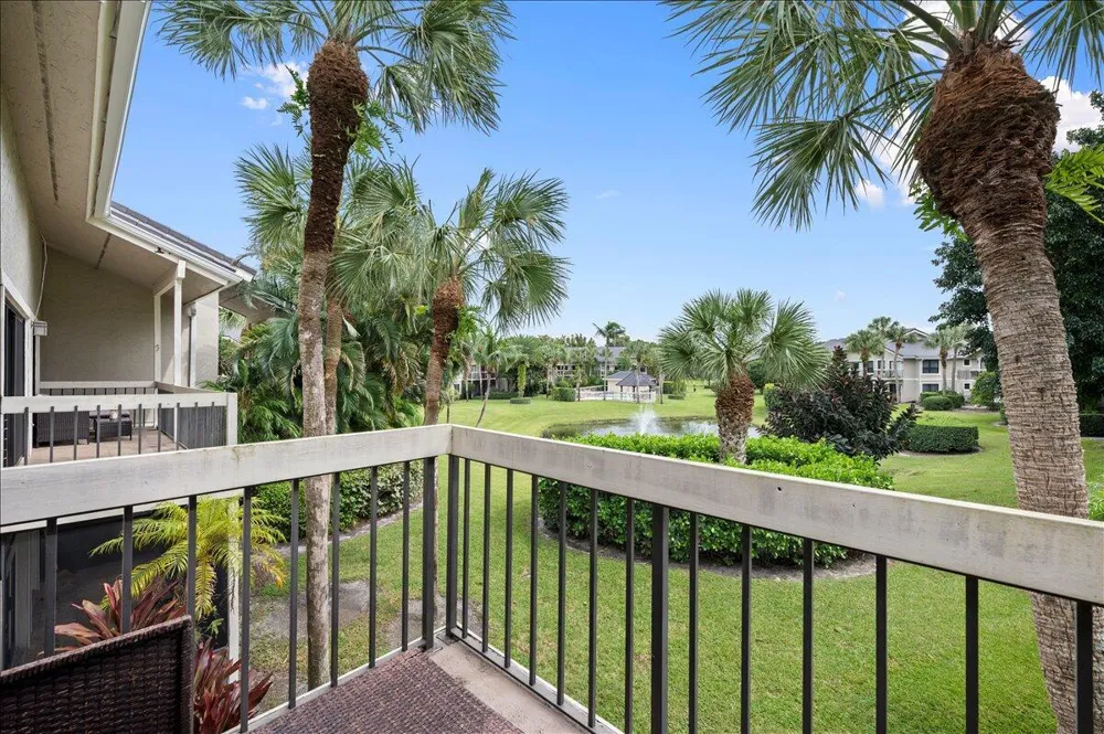 11863 Wimbledon Circle #543 Wellington, FL 33414