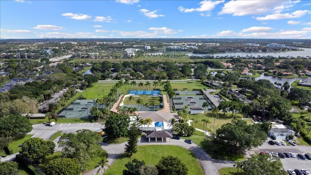 11863 Wimbledon Circle #543 Wellington, FL 33414